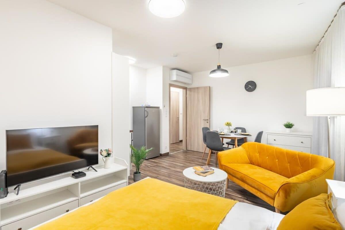 Balcony - Easy Parking - Comfy Apartament *