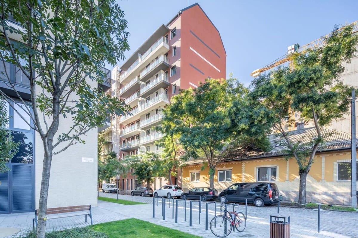 Balcony - Easy Parking - Comfy Apartament *